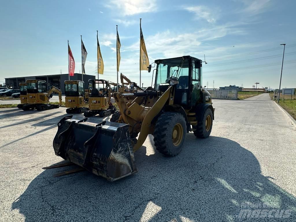 CAT 908M Incarcator pe pneuri