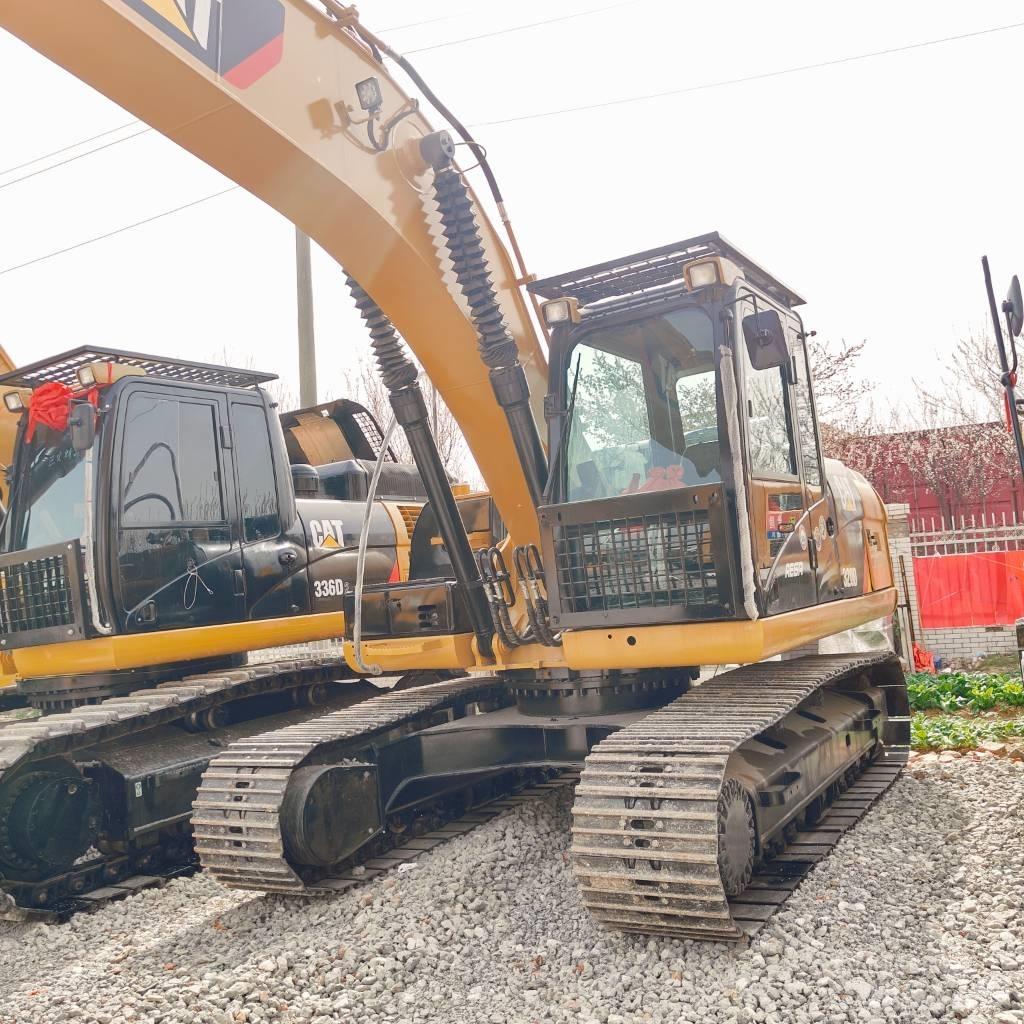 CAT 320D Excavatoare pe șenile
