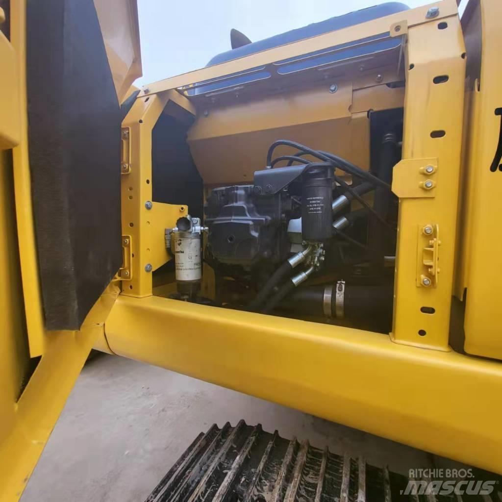 Komatsu PC 210 Excavatoare pe șenile
