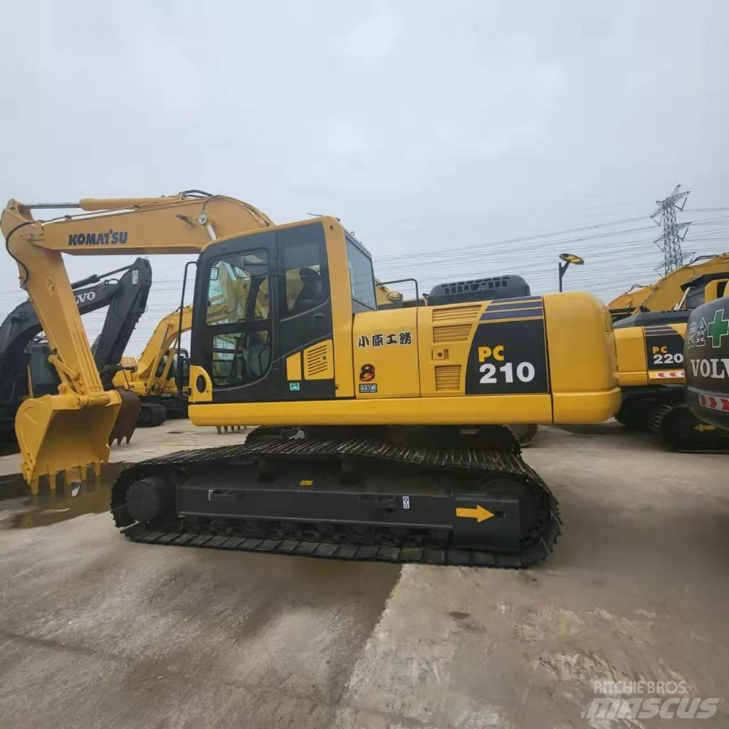 Komatsu PC 210 Excavatoare pe șenile
