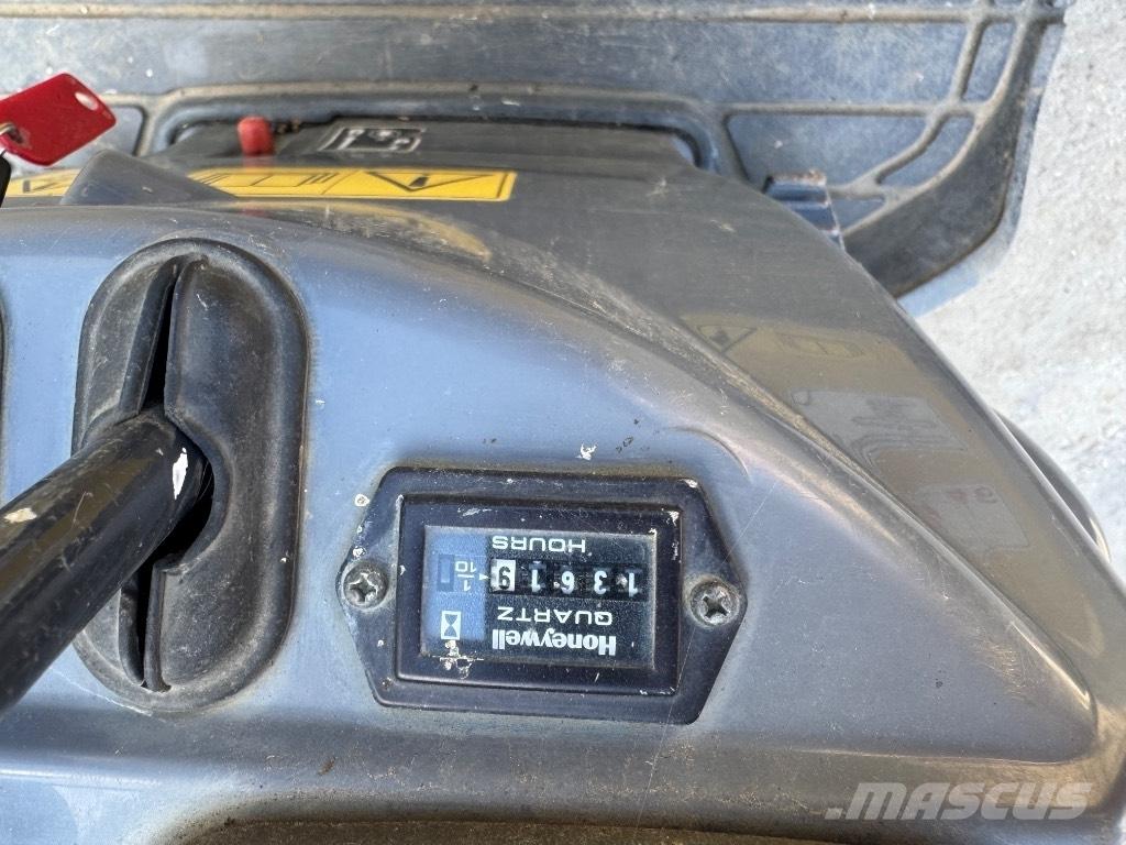 Yanmar SV08 (1C603) Mini excavatoare < 7t