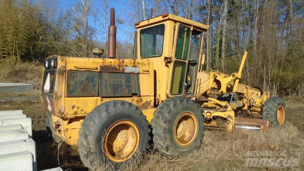 John Deere 672 A Gredere