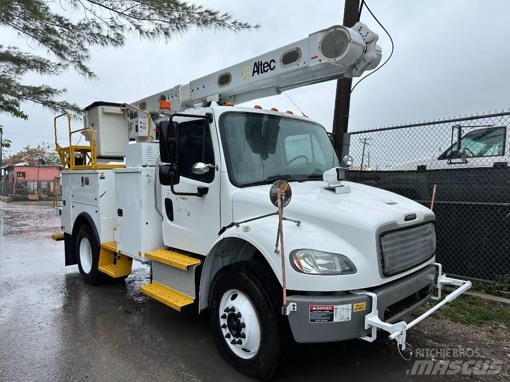 Freightliner M2 Platforme aeriene montate pe camion