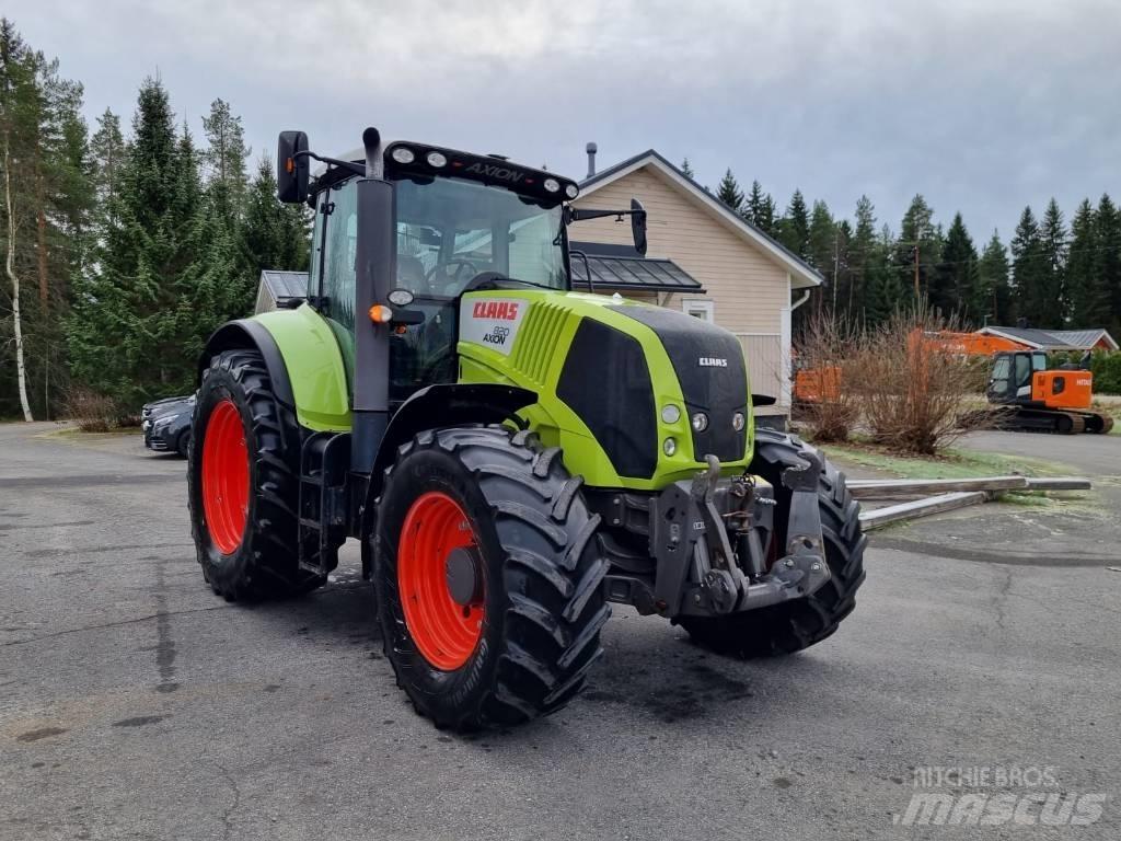 CLAAS 820 Axion Tractoare