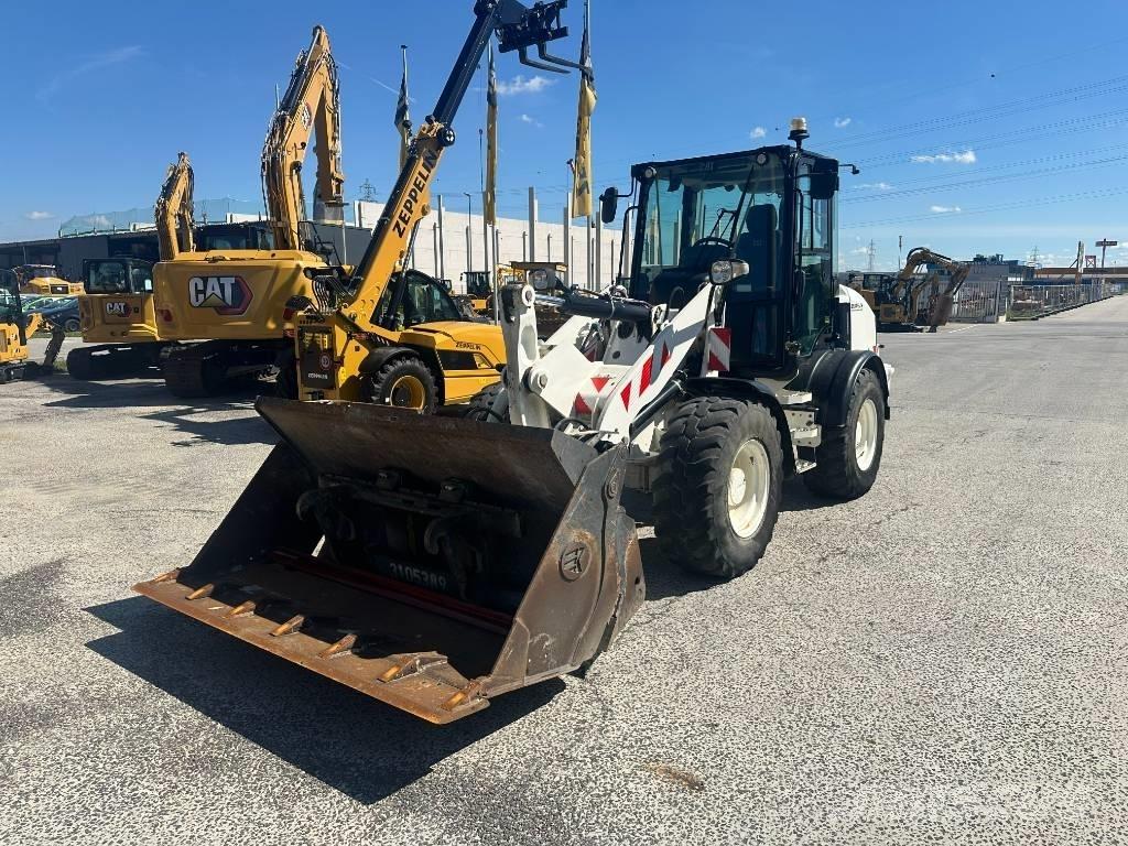 CAT 908 M Incarcator pe pneuri