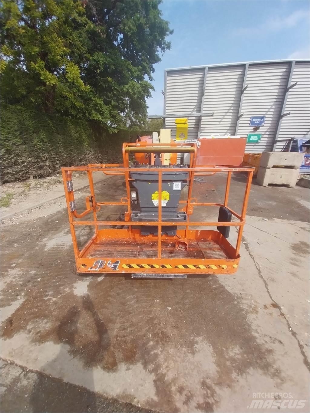 JLG 520AJ Nacele cu brat articulat