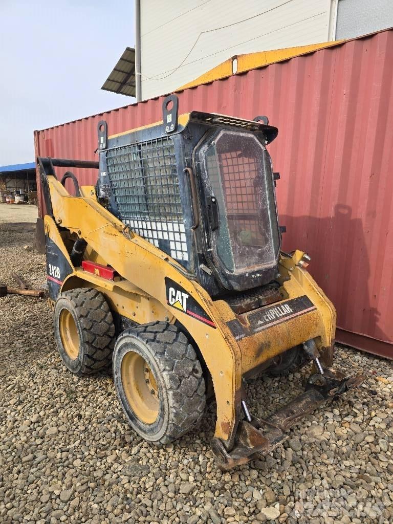 CAT 242 B Mini incarcator