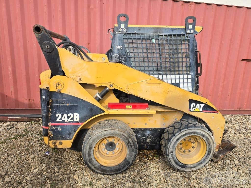 CAT 242 B Mini incarcator