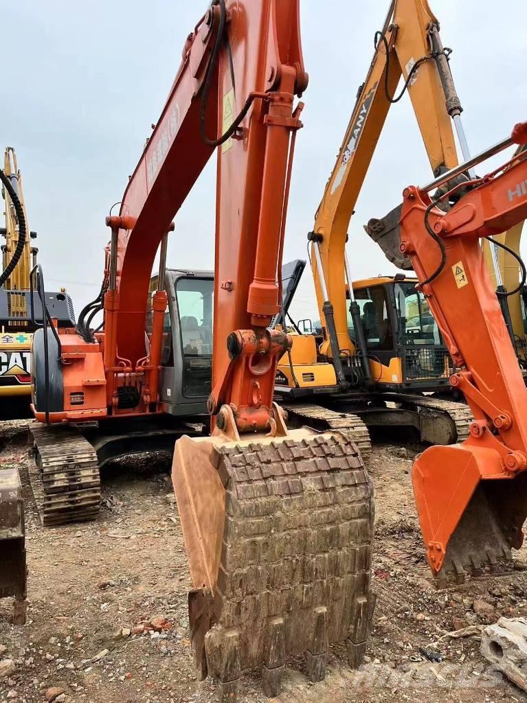 Hitachi ZX 135 US Excavatoare pe șenile
