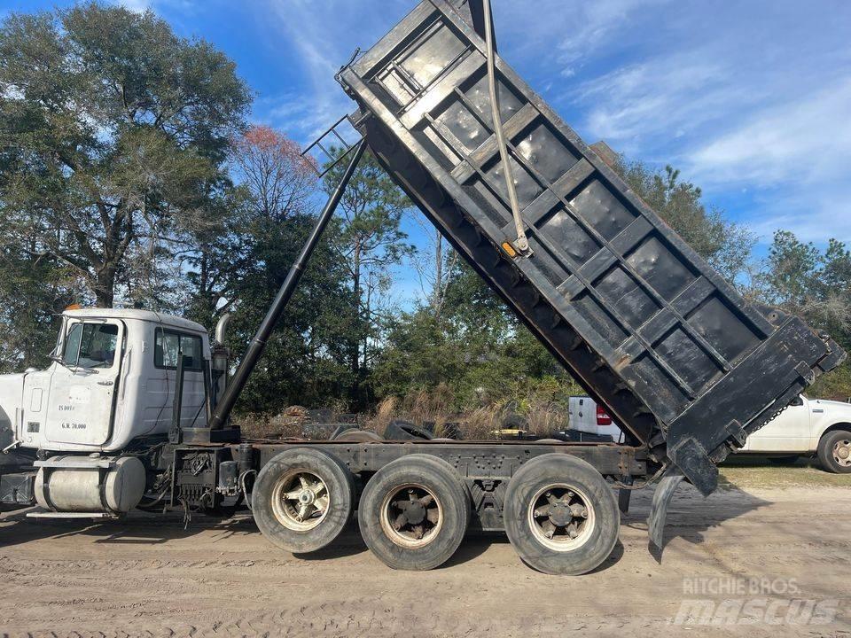 Mack dump Autobasculanta