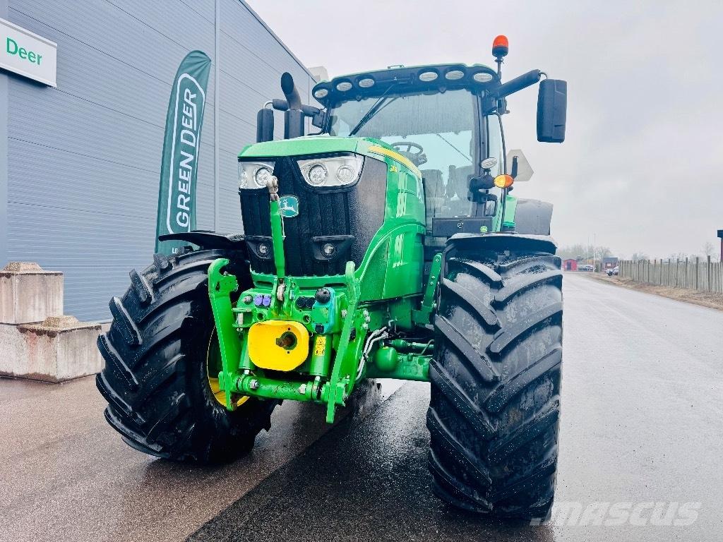 John Deere 6215 R Tractoare
