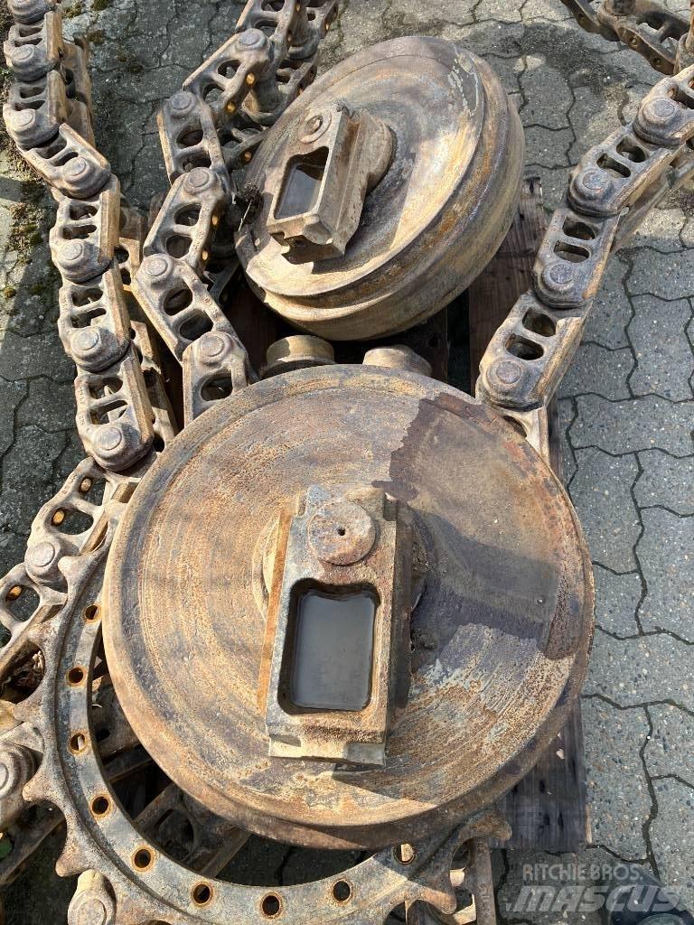 Komatsu 240 Excavatoare pe șenile

