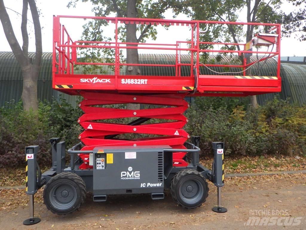 SkyJack SJ6832RT Platforme foarfeca