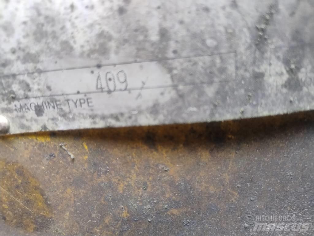 JCB 409 2006r.Parts, Incarcator pe pneuri