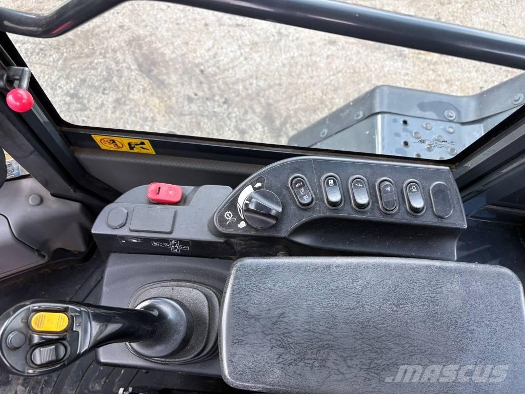 Komatsu WA320-8 Incarcator pe pneuri