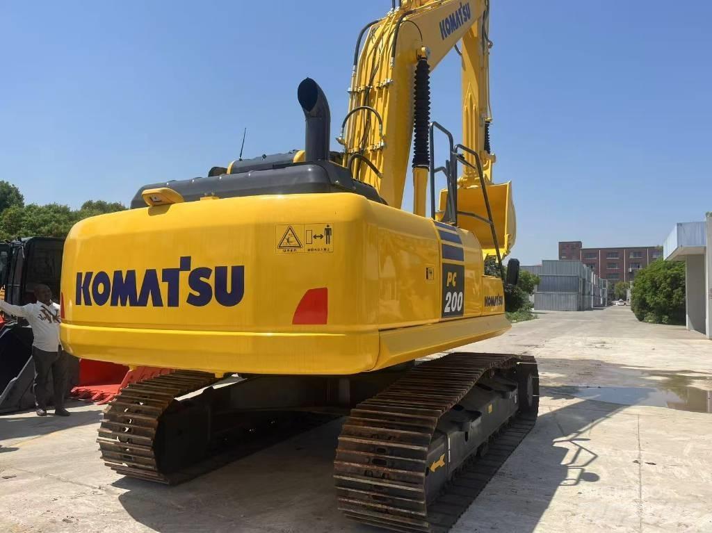 Komatsu PC 200 Excavatoare pe șenile
