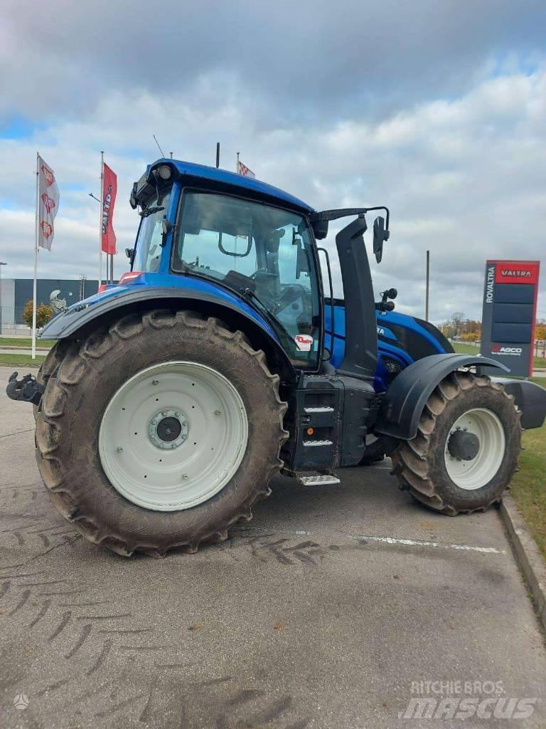 Valtra T235V Tractoare