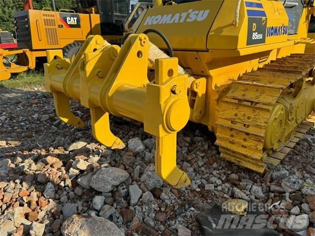 Komatsu D 85 Buldozere pe senile