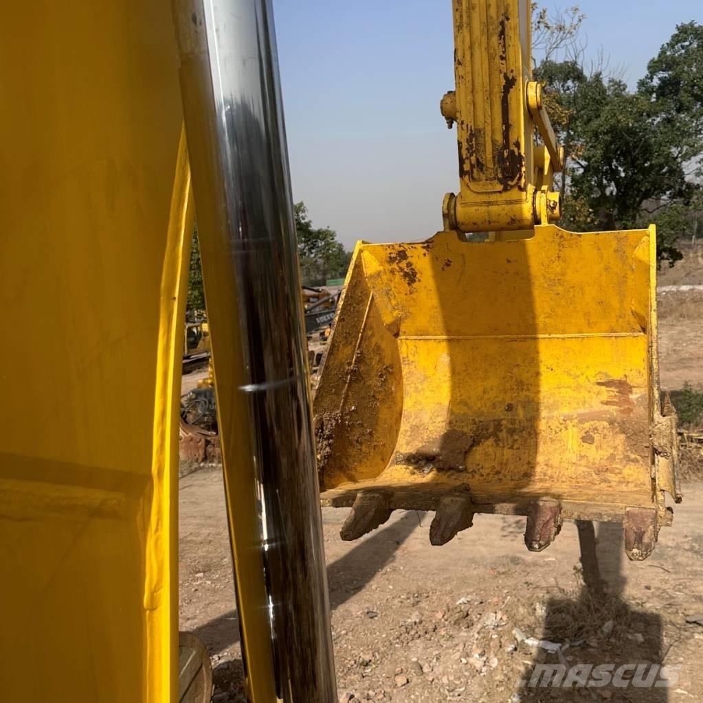 Komatsu 240LC-8 Excavatoare pe șenile
