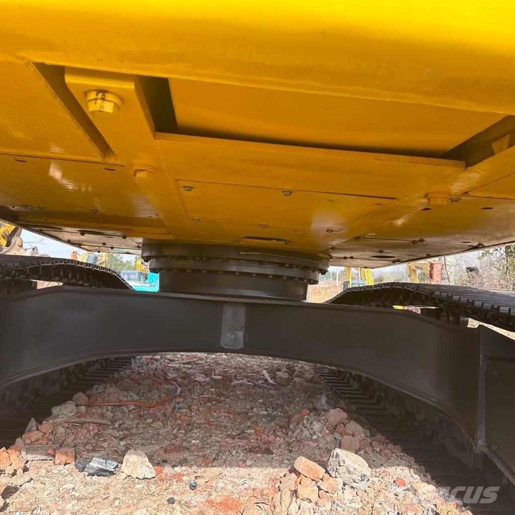 Komatsu 240LC-8 Excavatoare pe șenile

