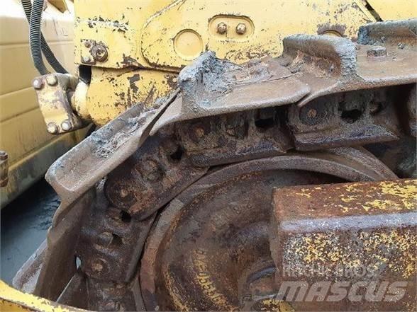 CAT D8T Buldozere pe senile