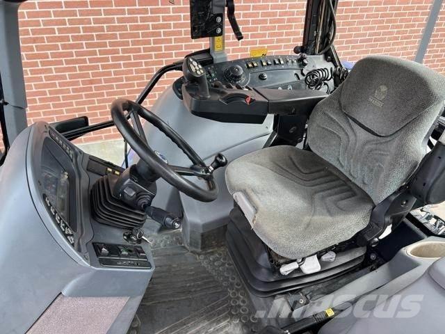 New Holland TVT190 Tractoare