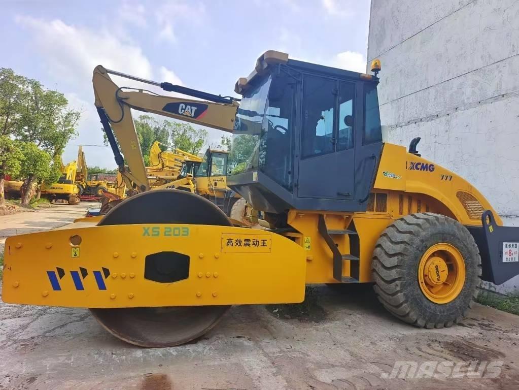 XCMG XS 202 J Incarcator pe pneuri