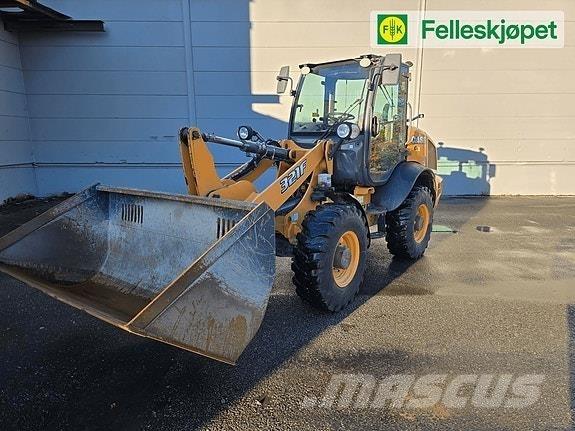 CASE 321f Incarcator pe pneuri