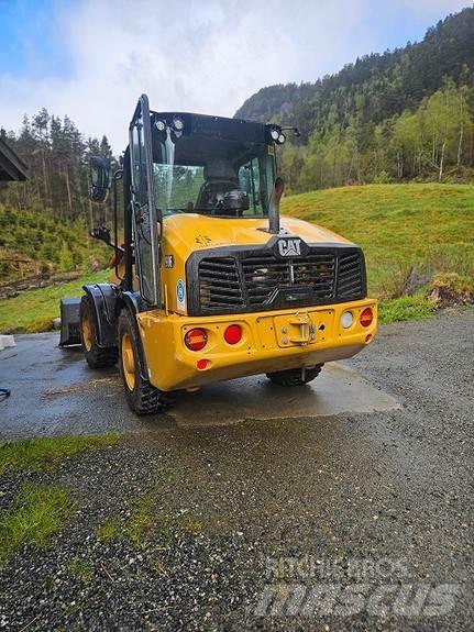 CAT 906-HF Incarcator pe pneuri