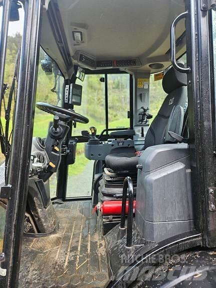 CAT 906-HF Incarcator pe pneuri
