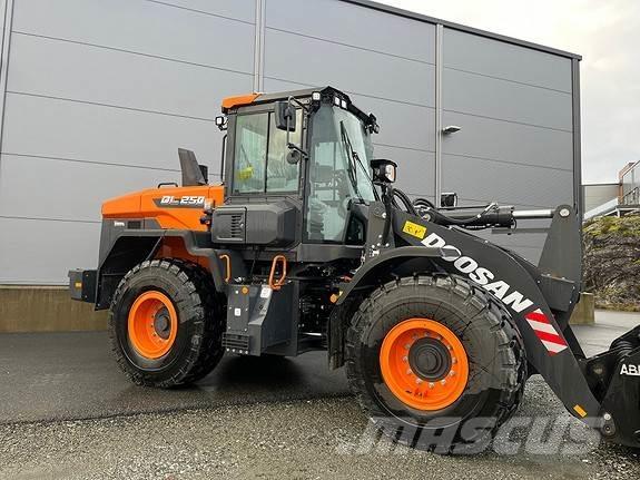 Doosan DL250-7 Incarcator pe pneuri