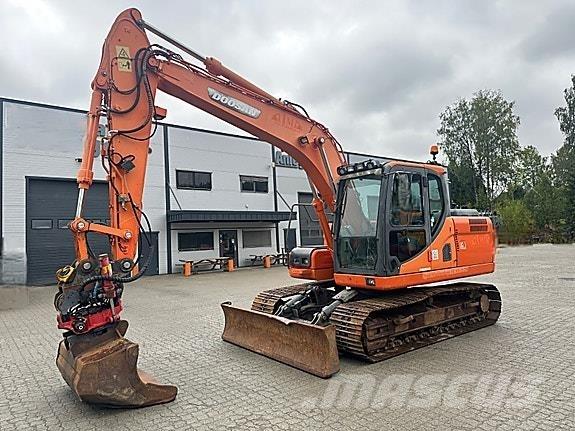 Doosan DX140LC Excavatoare pe șenile
