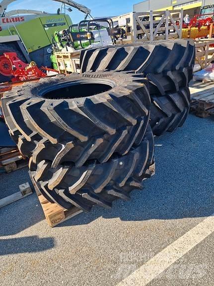 John Deere  Tractoare