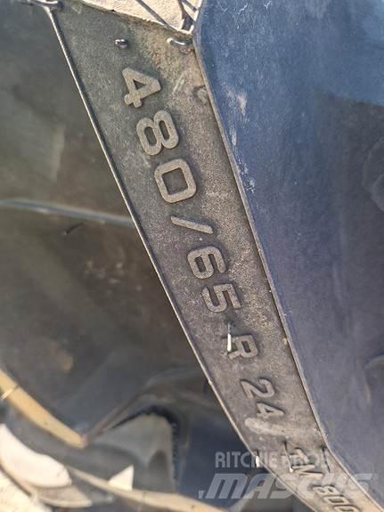 John Deere  Tractoare