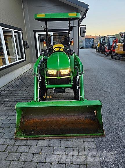 John Deere 3038E Tractoare
