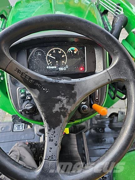 John Deere 3038E Tractoare