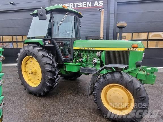 John Deere 4230 Tractoare