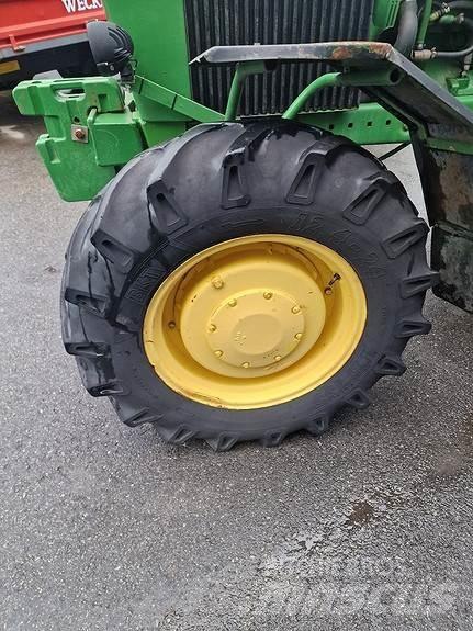John Deere 4230 Tractoare