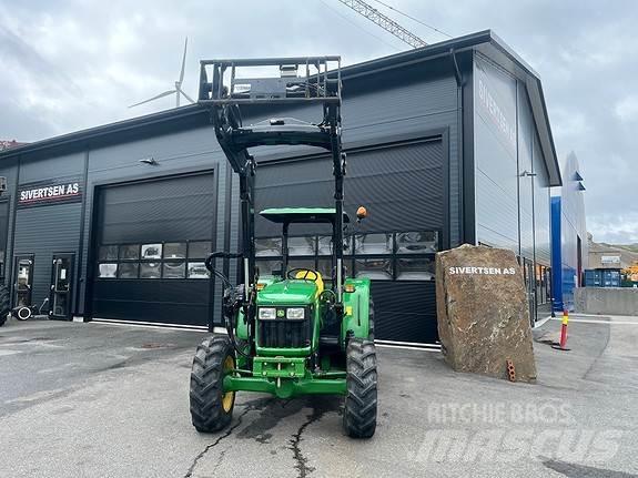 John Deere 5055E Tractoare