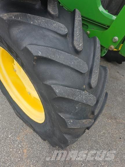 John Deere 5100R Tractoare