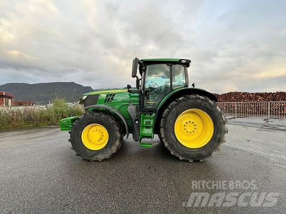 John Deere 6215R Tractoare