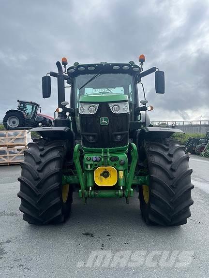 John Deere 6215R Tractoare