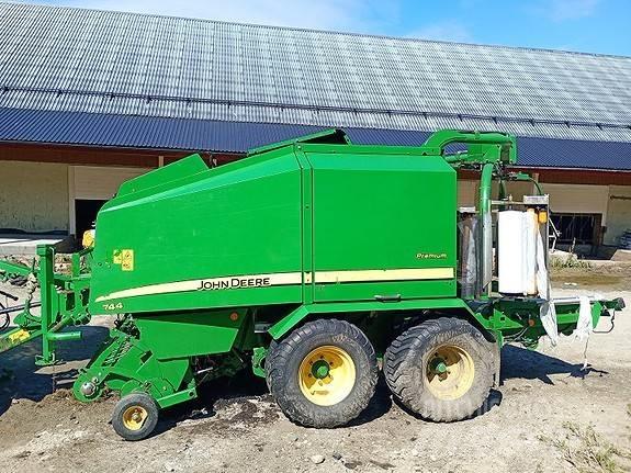 John Deere 744 Masina de balotat cilindric