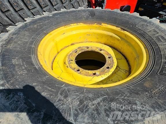 John Deere NOKIAN Tractoare
