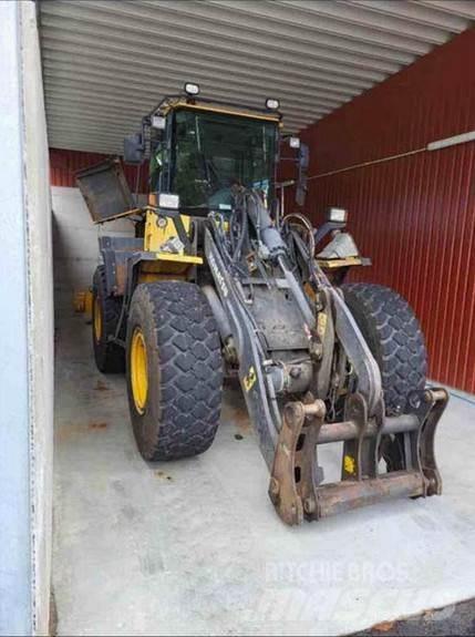 Komatsu WA200 PT Incarcator pe pneuri