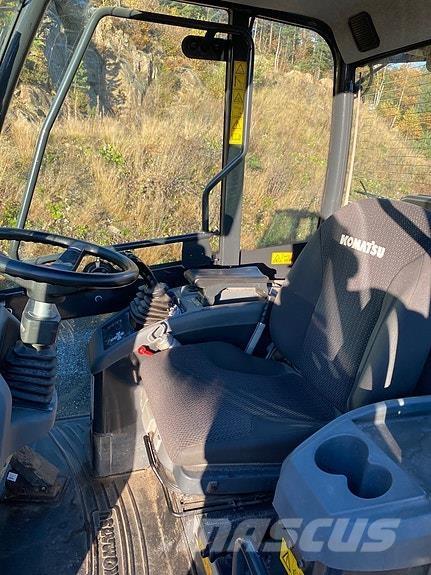 Komatsu WA80M-7 Incarcator pe pneuri