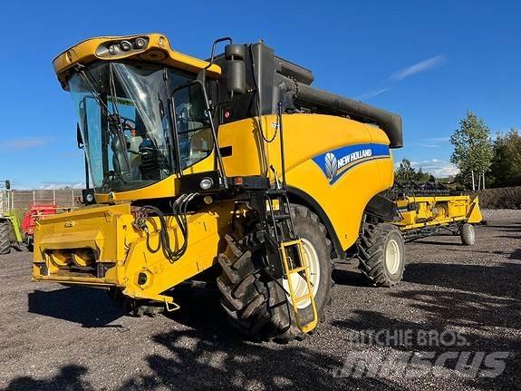 New Holland CX5080 Combine de secerat