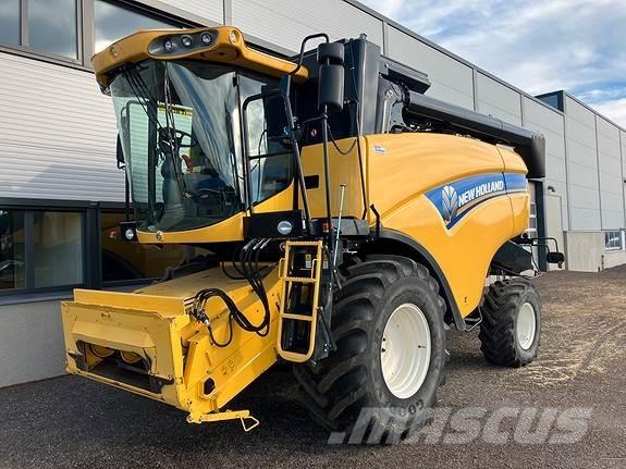 New Holland CX5080 Combine de secerat