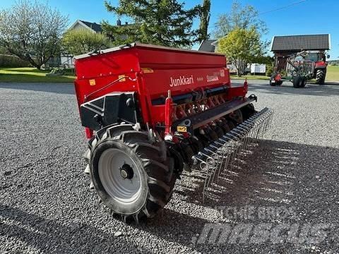 Simulta 2500LB Împrastierea mineralelor