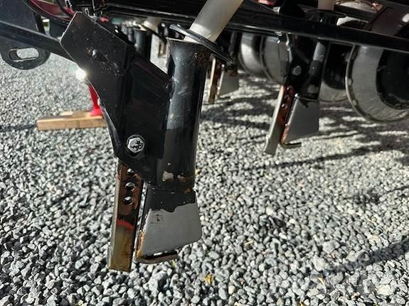 Simulta 2500LB Împrastierea mineralelor